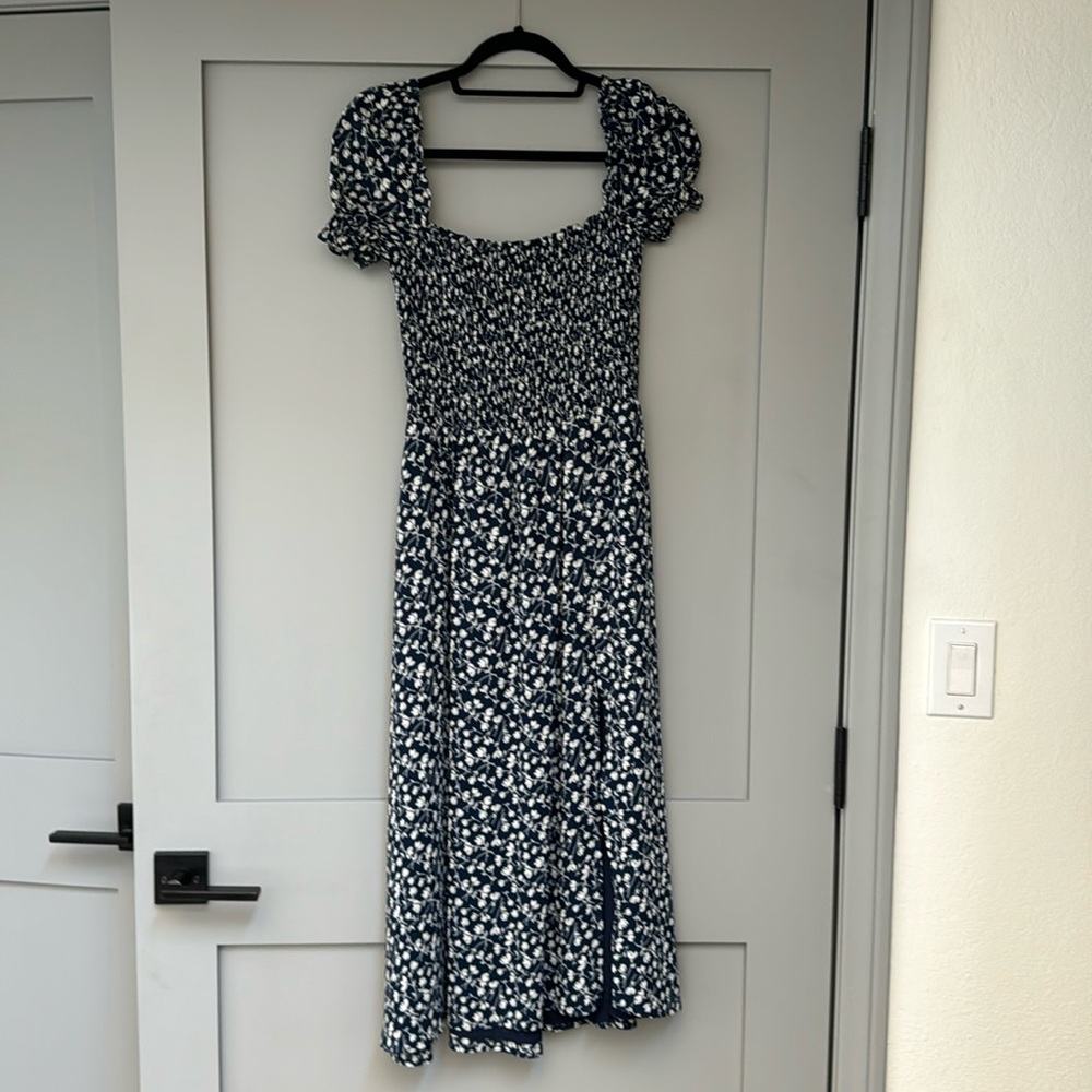 Gorgeous blue floral puff sleeve dress with ruched top